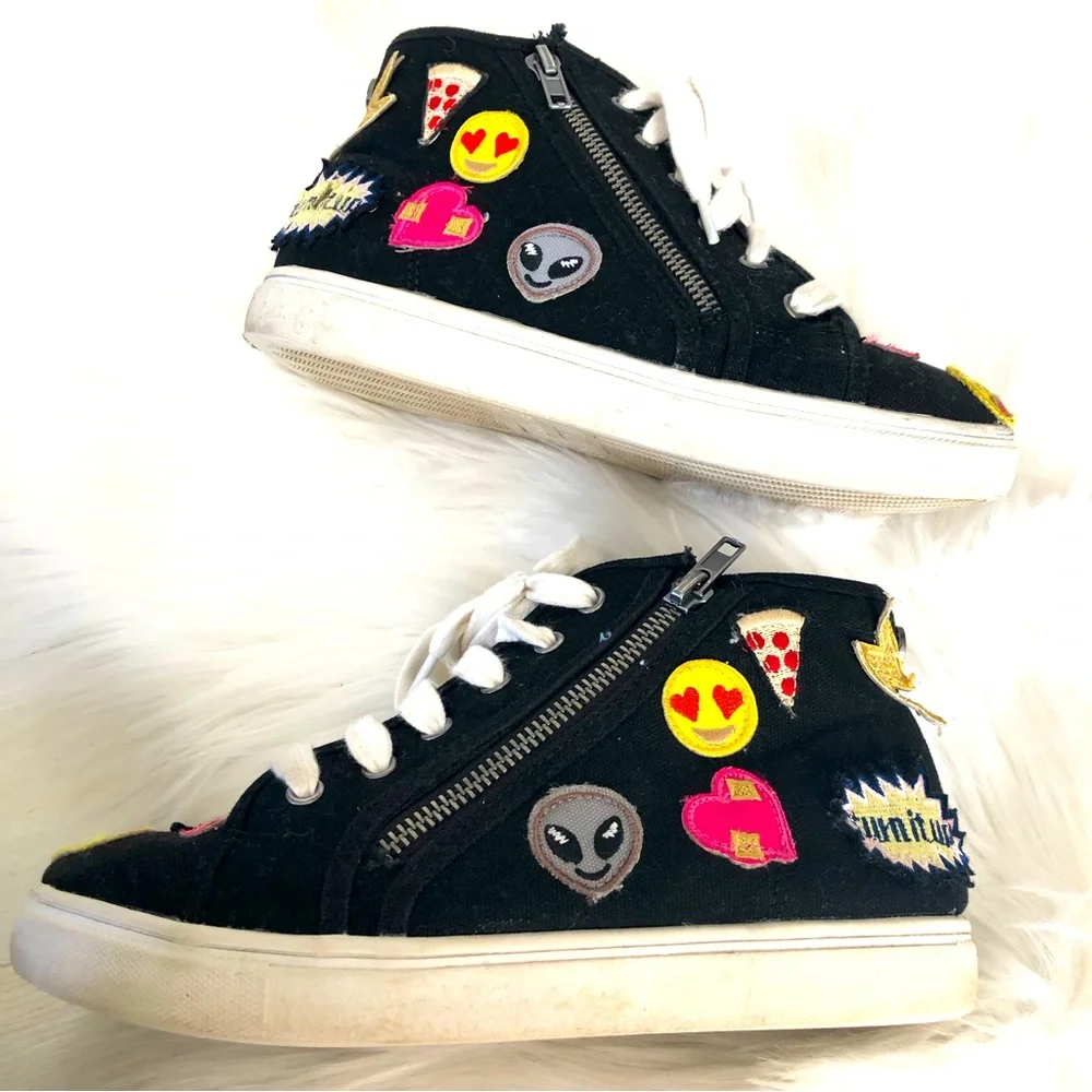 Steve Madden Girl’s Emoji Patch SideZipper High Top Sneakers Shoes, 4